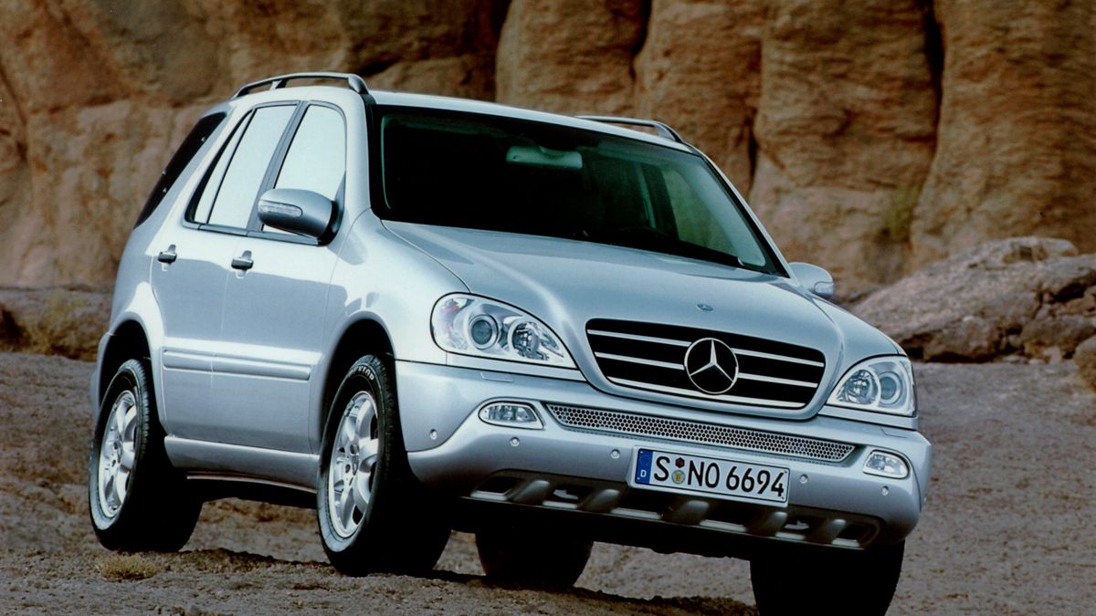Mercedes ML to ciekawe połączenie cech auta osobowego i terenowego w SUV-ie.