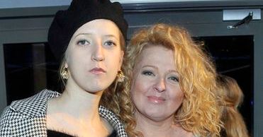 Lara Gessler rozlicza się ze sławną matką!