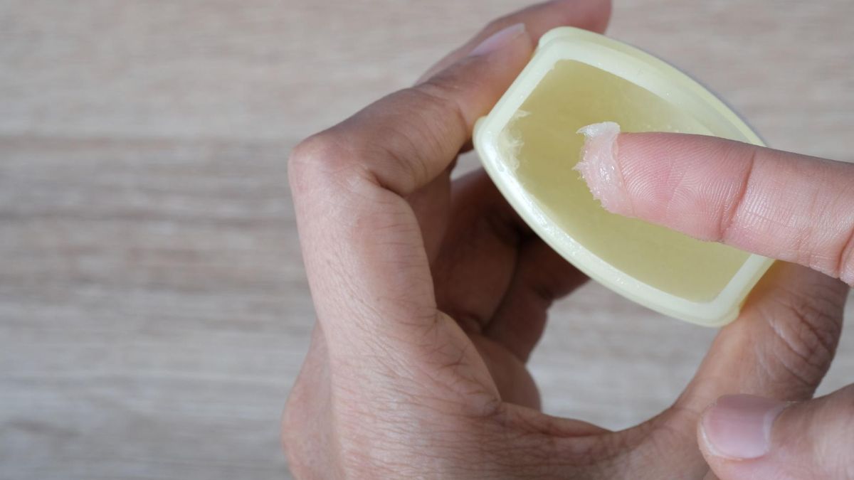 Wazelina jest tania, ogólnodostępna i bardzo praktyczna