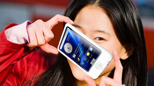 Półnagie Azjatki i tańczący robot - kolejna zabawna reklama Androida [wideo] 1