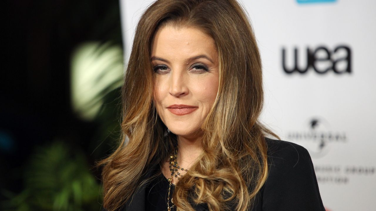 Lisa Marie Presley trzymała zwłoki syna w domu 