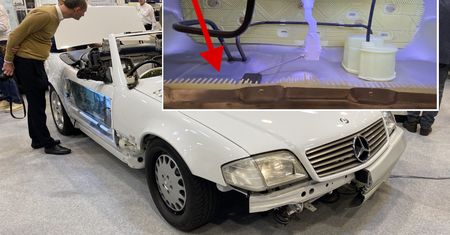 Włosy w zbiorniku paliwa mercedesa. Do czego służą?