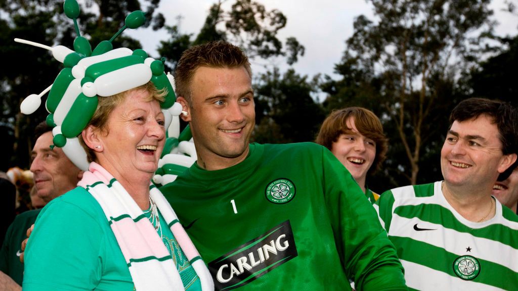 Artur Boruc z kibicami Celtiku Glasgow