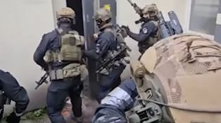Cyberpolicja rozbiła gang dilerów działający w darknecie. Przeszukano 40 miejsc i zatrzymano 10 osób