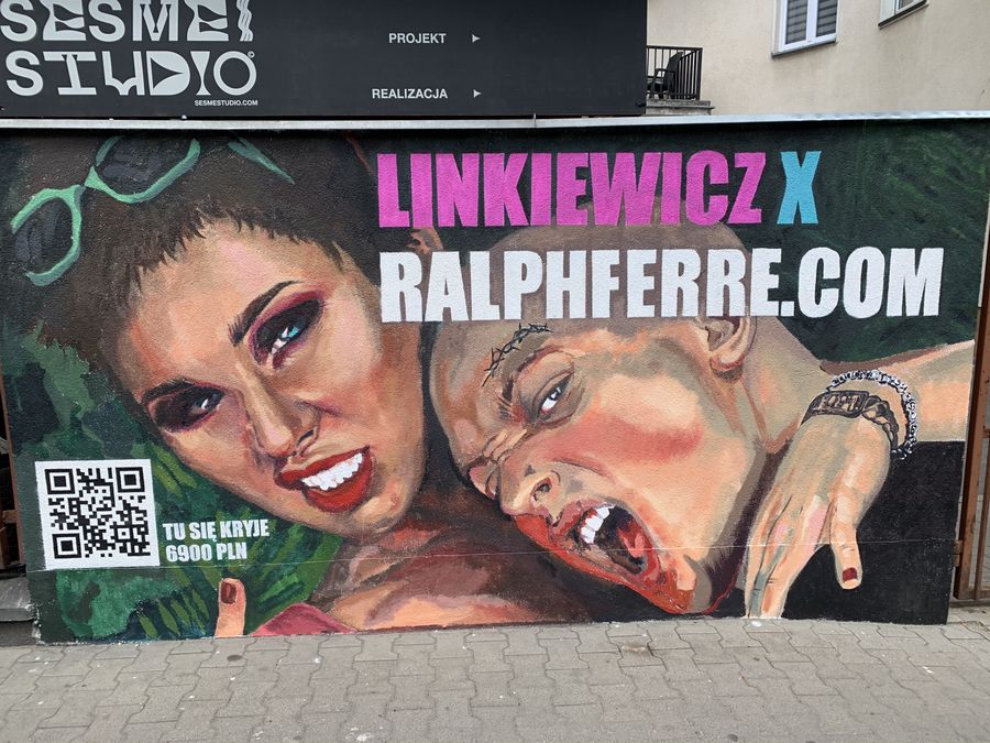 Martę Linkiewicz znów ciągnie do pato. Dowód? Nowy mural w centrum Warszawy