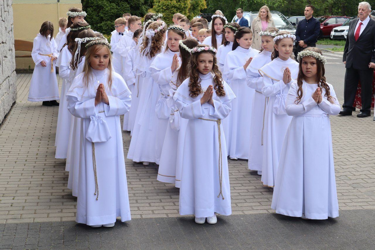 Piękna uroczystość. Pierwsza Komunia Święta w parafii pw. św. Józefa w Lesznie