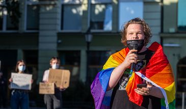 Siostrzeniec premiera: "Jestem gejem. Chciałbym kiedyś adoptować dziecko, by stworzyć normalną rodzinę"