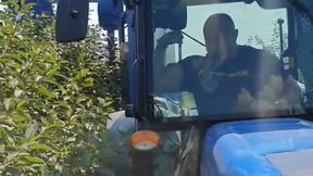 Mariusz Pudzianowski wcielił się w rolę rolnika. "12 godzin na maszynie"