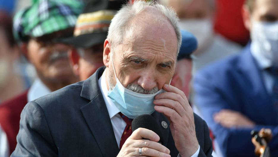 Antoni Macierewicz nadal zwleka z publikacją raportu podkomisji smoleńskiej. Nieoficjalnie: powstaje nowa rekonstrukcja katastrofy