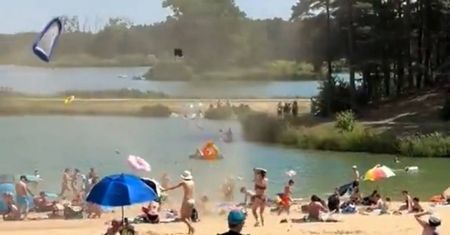 Rzeczy plażowiczów nagle zaczęły latać. Nagranie z Janowa