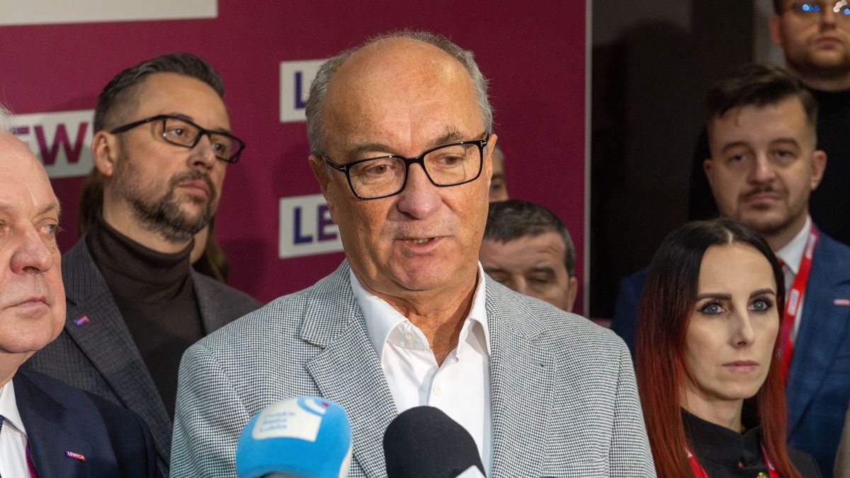 W�odzimierz Czarzasty, Marcin Kulasek
Lublin, 06.12.2025. Przewodnicz�cy Nowej Lewicy, marsza�ek Sejmu W�odzimierz Czarzasty (C) oraz minister nauki i szkolnictwa wy�szego Marcin Kulasek (L) podczas konferencji prasowej tow. II Kongresowi Wojew�dzkiemu Nowej Lewicy, 6 bm. w siedzibie Nowej Lewicy w Lublinie. (aldg) PAP/Wojciech Szubartowski
Wojciech Szubartowski
konferencja prasowa, kongres partii, Nowa Lewica, partia polityczna, partyjny, polityk polityka