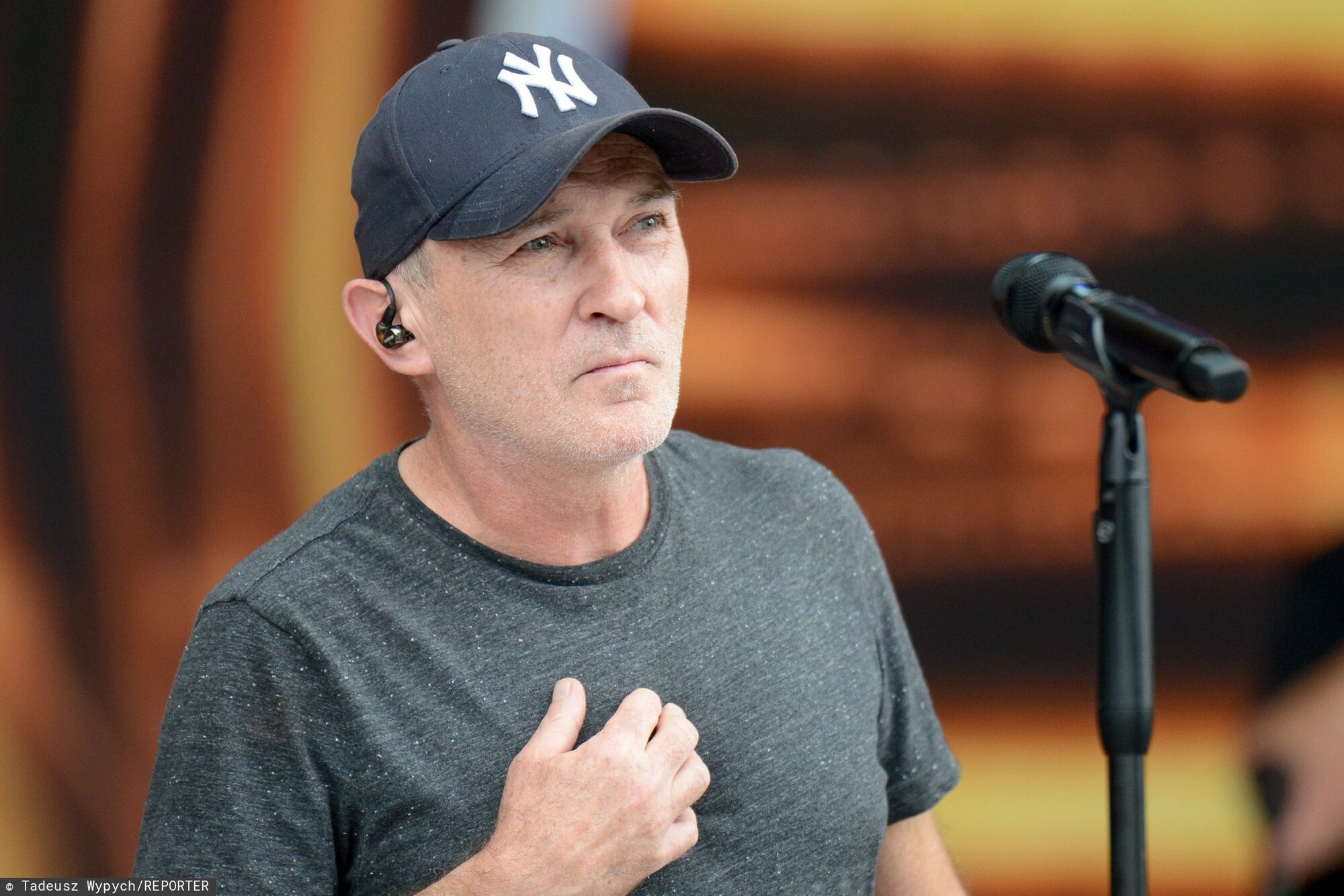 Andrzej Krzywy z De Mono znalazł sobie nowe zajęcie przez pandemię. Zaradność godna podziwu?