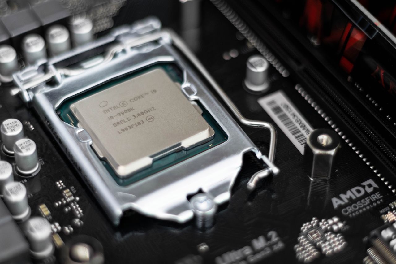 Intel LGA1200 na szkicu — mechanicznie kompatybilna z 1151