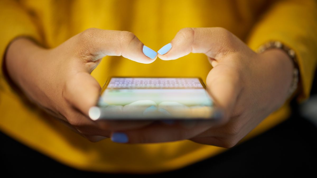 Nagrodzona książka została napisana za pomocą WhatsAppa. (depositphotos)