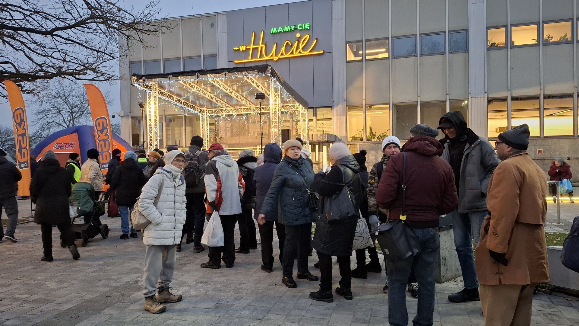 Kolejka po świątecznego karpia w Krakowie jest ogromna