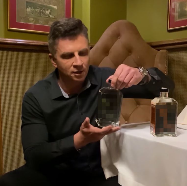 Mateusz Borek w reklamie wódki Wychowana w Luksusie 