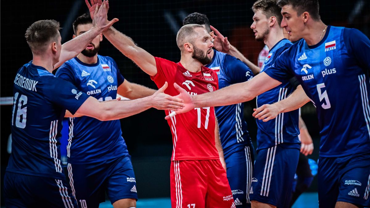 Zdjęcie okładkowe artykułu: Materiały prasowe / Volleyball World / Na zdjęciu: reprezentacja Polski siatkarzy. W centrum (w czerwonym stroju): Paweł Zatorski