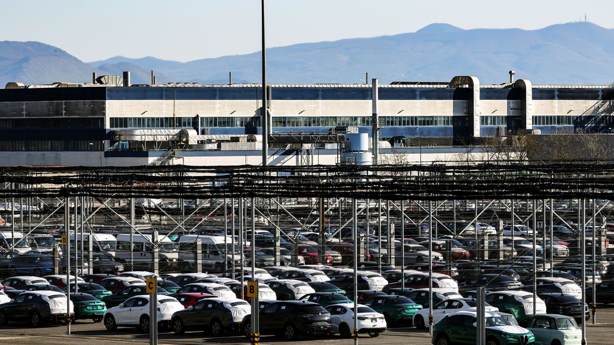 Na zdjęciu fabryka koncernu Stellantis we włoskiej miejscowości Cassino