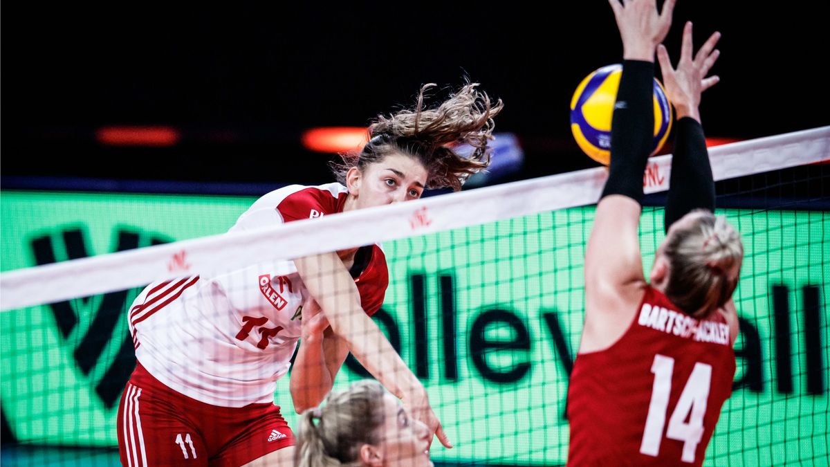 Materiały prasowe / FIVB / Na zdjęciu: atak Martyny Łukasik