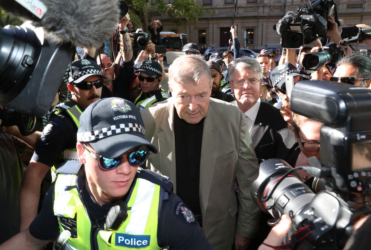 Australia. Kardynał George Pell spędził pierwszą noc za kratami. Grozi mu 50 lat więzienia