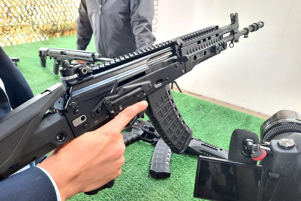 Karabinek AK-12 trzeciej generacji. 
