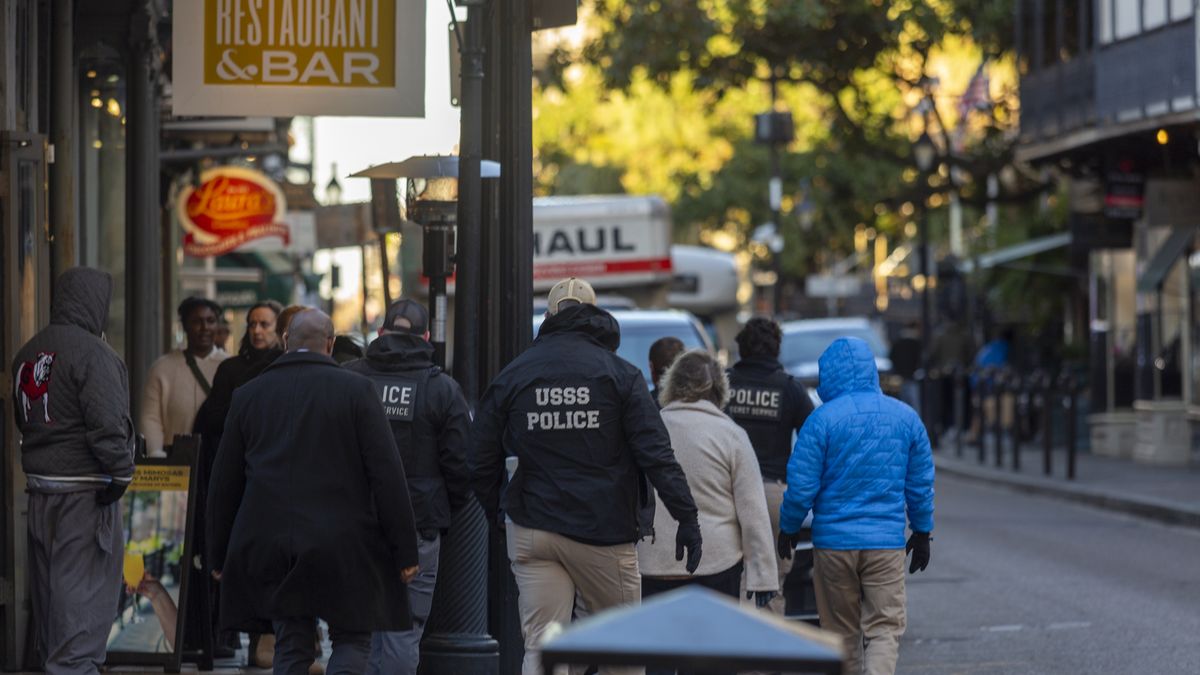 NEW ORLEANS, UNITED STATES - JANUARY 06: Motorcade and police blockade for President Biden's visit to the Bourbon Street shrine in New Orleans, USA, on January 6, 2025. (Photo by Patrick O'niell Little Jr/Anadolu via Getty Images)
