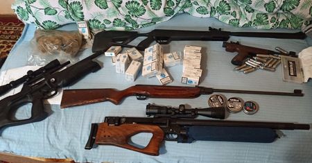 Zatrzymała go specjalna grupa policji. Potem przeszukali jego dom
