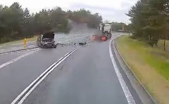 Kolizja na DK 10. Samochód osobowy zderzył się z ciężarówką