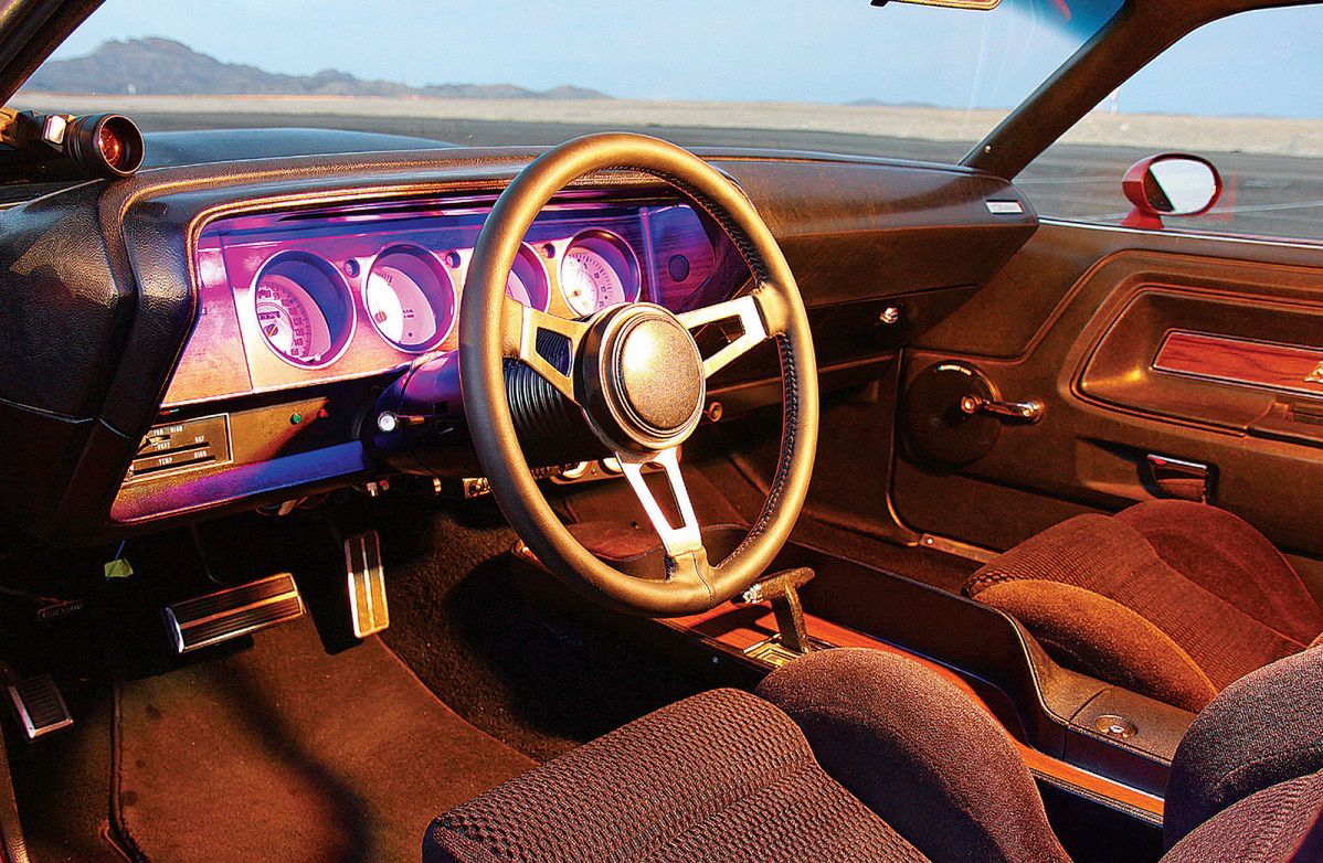 1972 Dodge Challenger Wnętrze (fot. moparmusclemagazine.com)