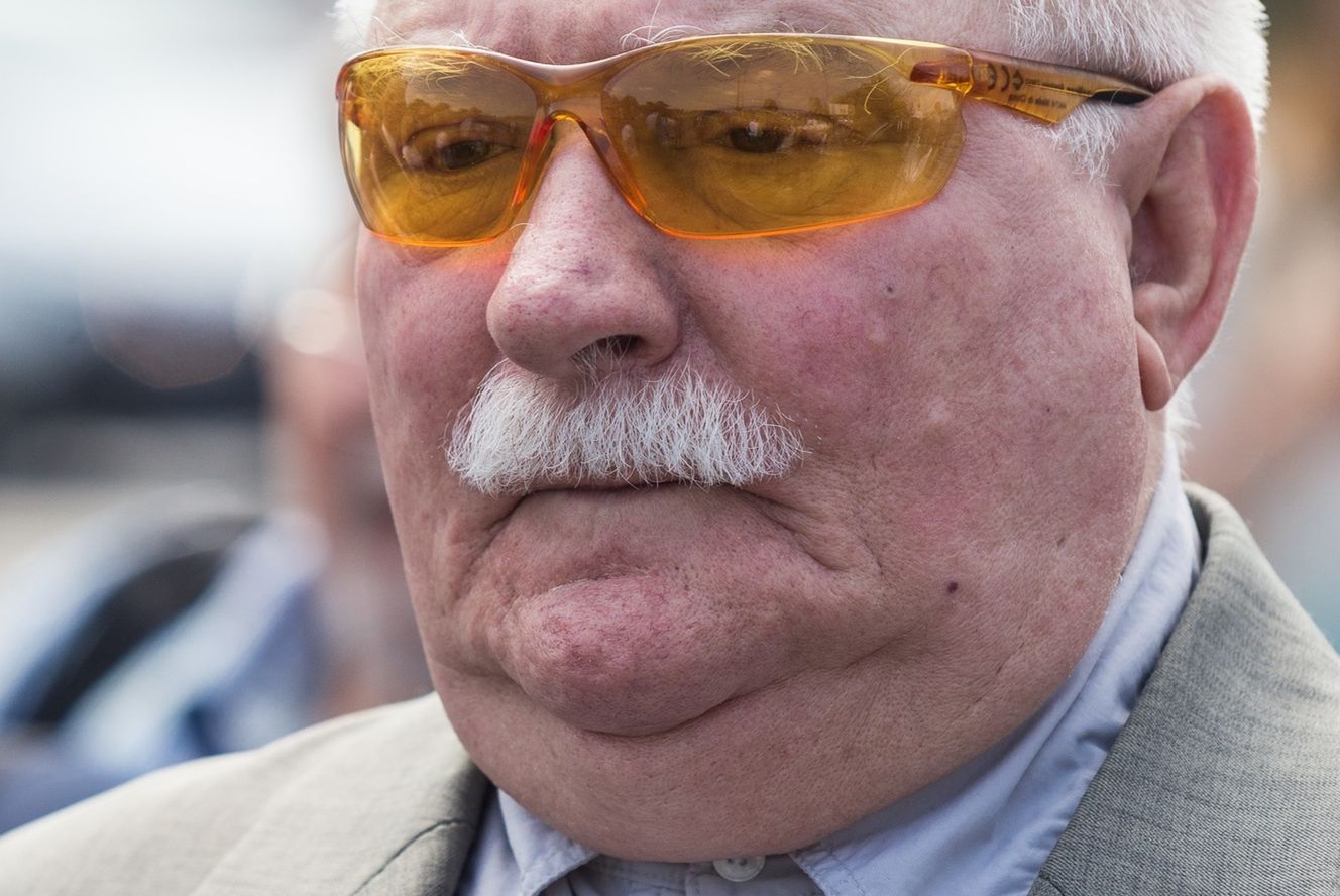 Lech Wałęsa nie może rozstać się z okularami. Nosi je kolejny sezon