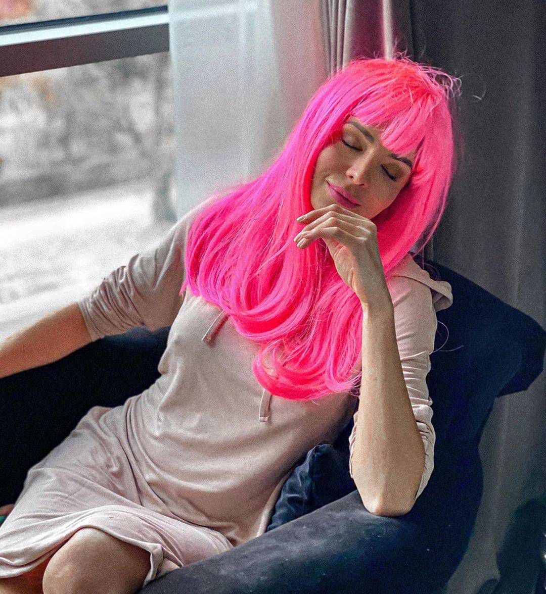Anna Wendzikowska ma różowe włosy