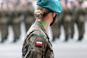 Nowe zasady dla kobiet w wojsku. Dotyczą wyglądu