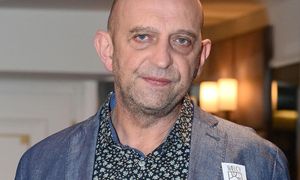 Pokazał się z żoną. Mało kto wie, kim jest