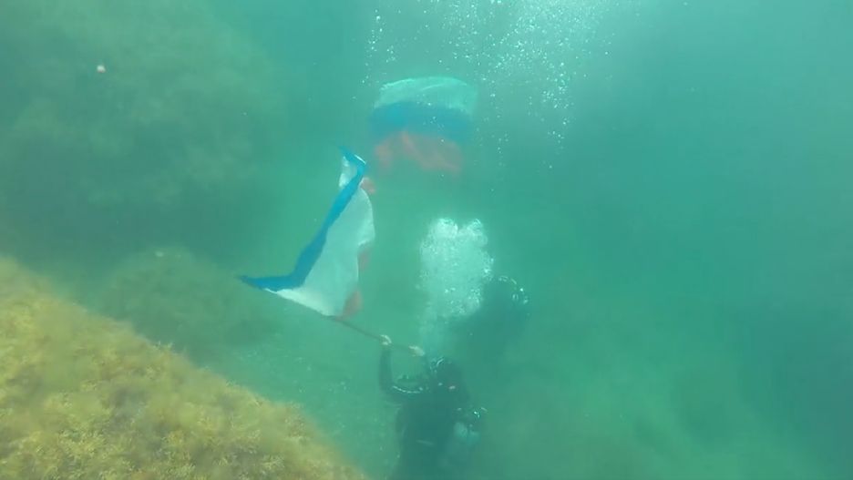 Flaga Rosji na dnie Morza Czarnego. Tak Rosjanie obchodzili swoje święto