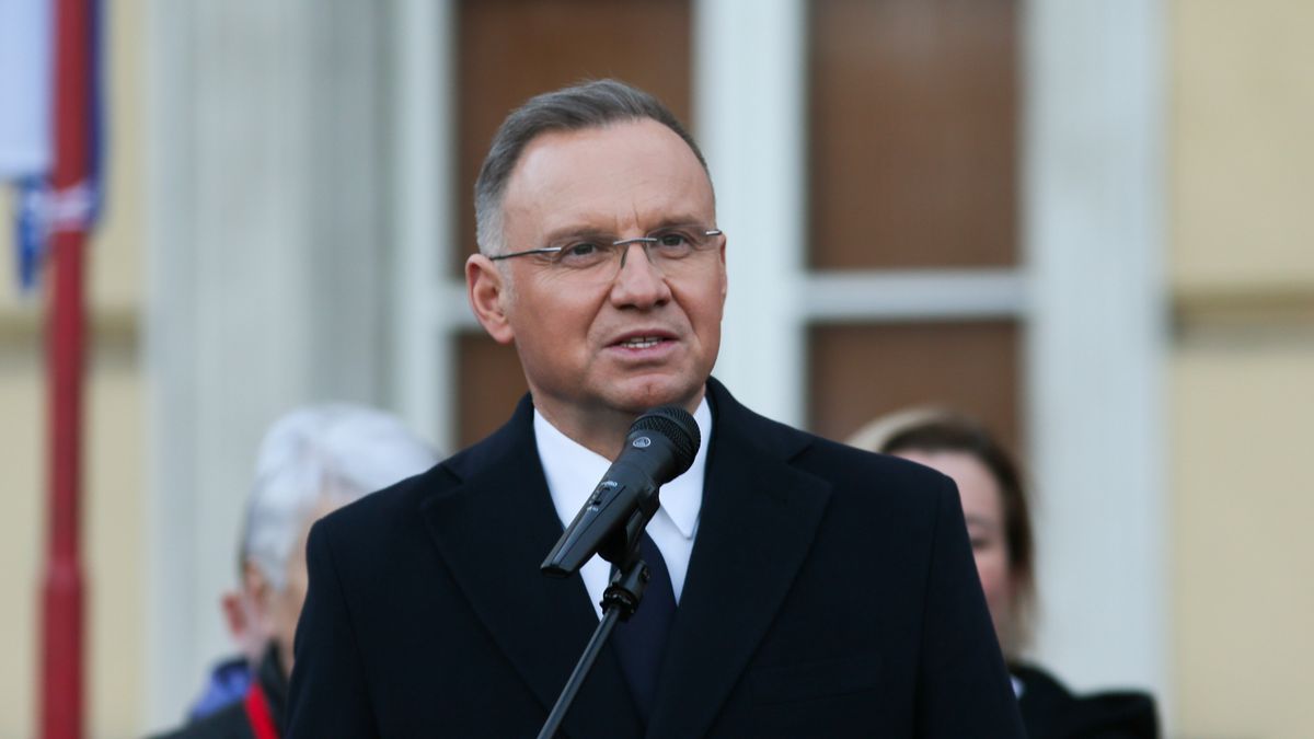 Wschowa, 18.03.2025. Prezydent Rzeczypospolitej Polskiej Andrzej Duda podczas przemówienia na rynku we Wschowie, 18 bm. (sko) PAP/Lech Muszyński