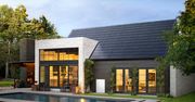 Tesla wprowadza nowe solarne dachówki. Mają większą moc i wydajność