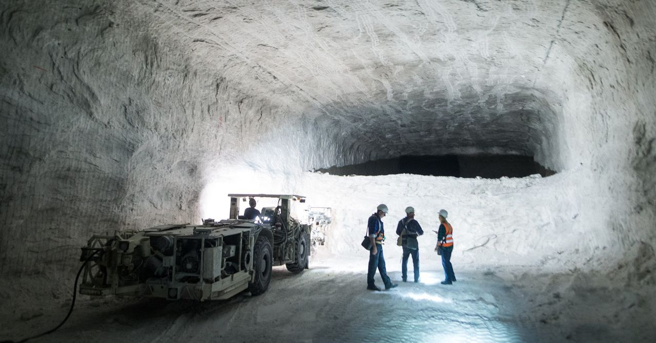 Kłodawa: Odkryj trasę turystyczną w kopalni soli. Tu zwiedzanie zaczynasz 600 metrów pod ziemią!