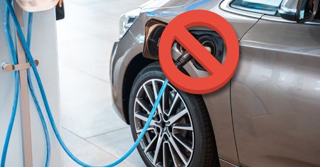 Ktoś w końcu wymyślił świetny sposób na ładowanie elektryków. Jedyny problem? Jest całkowicie bez sensu
