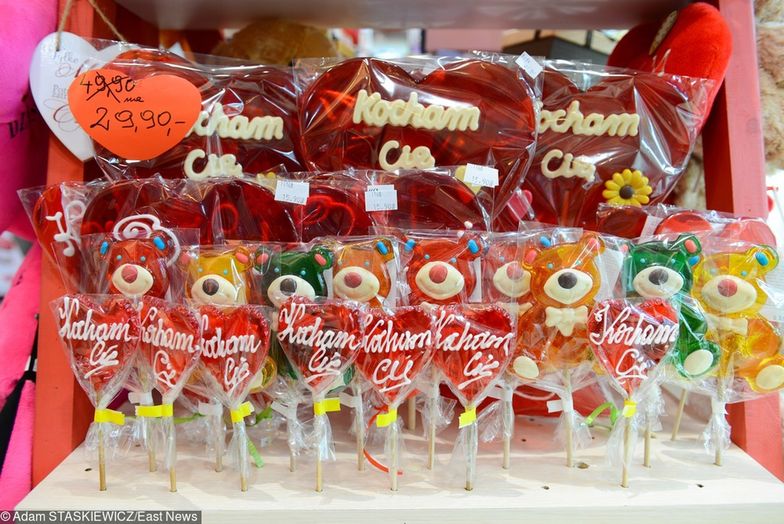 Popularność aplikacji randkowych wcale nie zmniejsza zainteresowania biurami matrymonialnymi - twierdzą ich właściciele