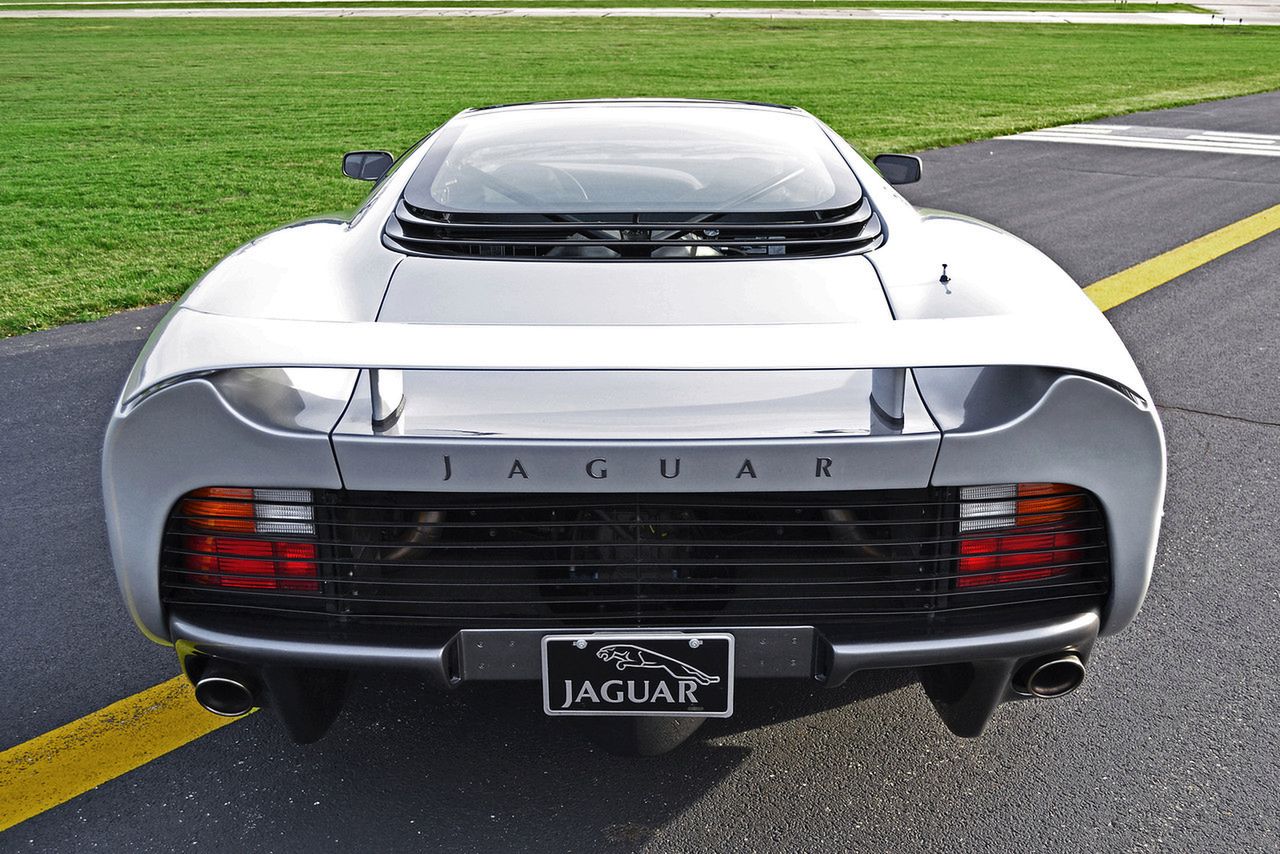 Jaguar XJ220