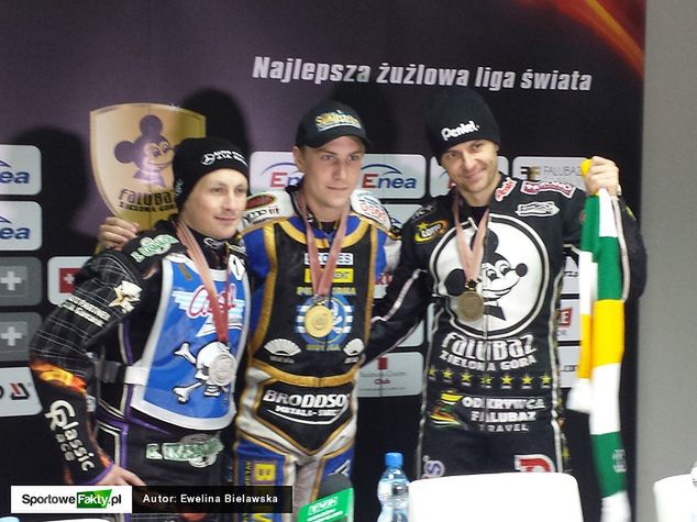 Leon Madsen, Linus Sundstroem oraz Piotr Protasiewicz na konferencji prasowej po zakończonym turnieju