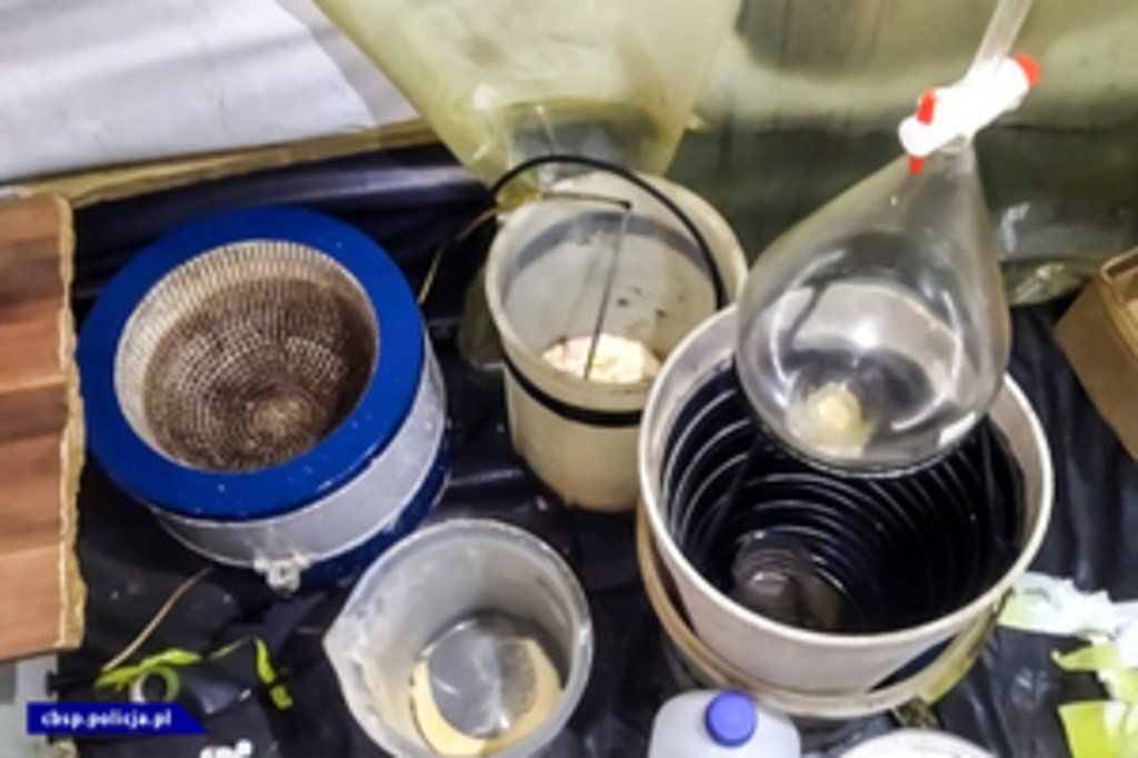 Sąd Apelacyjny w Gdańsku podtrzymał karę 6,5 lat więzienia dla chemika Mariusza J. za zorganizowanie produkcji narkotyków w Głogowie (gm. Obrowo). Wcześniej taką karę ogłosiła sędzia Ewa Lemanowicz-Pawlak w Sądzie Okręgowym w Toruniu. I w apelacji jej nie złagodzono.