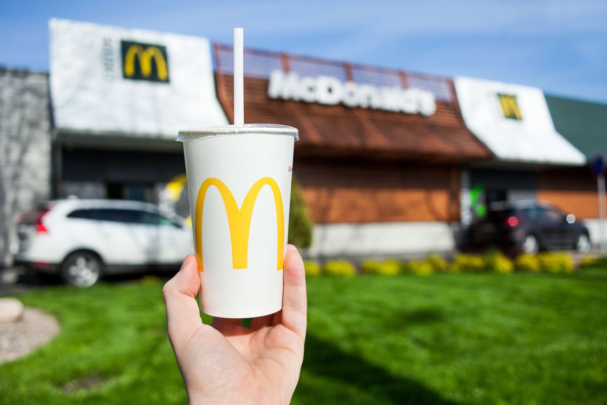 McDonald’s wprowadza papierowe słomki. W trosce o środowisko