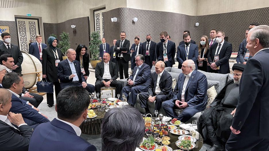 Shanghai Cooperation Organization (SCO) leaders' summit in Samarkand
Turkish President Recep Tayyip Erdogan (Rear 2nd L) speaks while gathering with participant leaders including President of Russia, Vladimir Putin (3rd R), Azerbaijani President Ilham Aliyev (5th R), President of Turkmenistan, Serdar Berdimuhamedow (Rear L), President of Tajikistan, Emomali Rahmon (4th R), President of Belarus, Alexander Lukashenko (2nd R) and President of Iran, Ebrahim Raisi (R) on the sidelines of the Shanghai Cooperation Organization (SCO) leaders' summit in Samarkand, Uzbekistan,Thursday, September 15, 2022. Photo by Turkish Presidency Office/UPI Photo via Newscom
Dostawca: PAP/Newscom
Turkish Presidency
NEWS