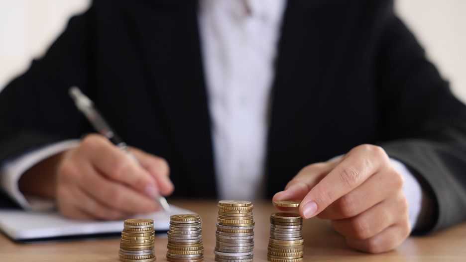 Inwestowanie może przyjmować różne formy, ale kluczem do sukcesu jest zrozumienie, jakie koszty związane są z każdym z dostępnych modeli inwestycyjnych