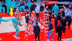 Mecz opóźniony. Pomóc chciał... Sochan