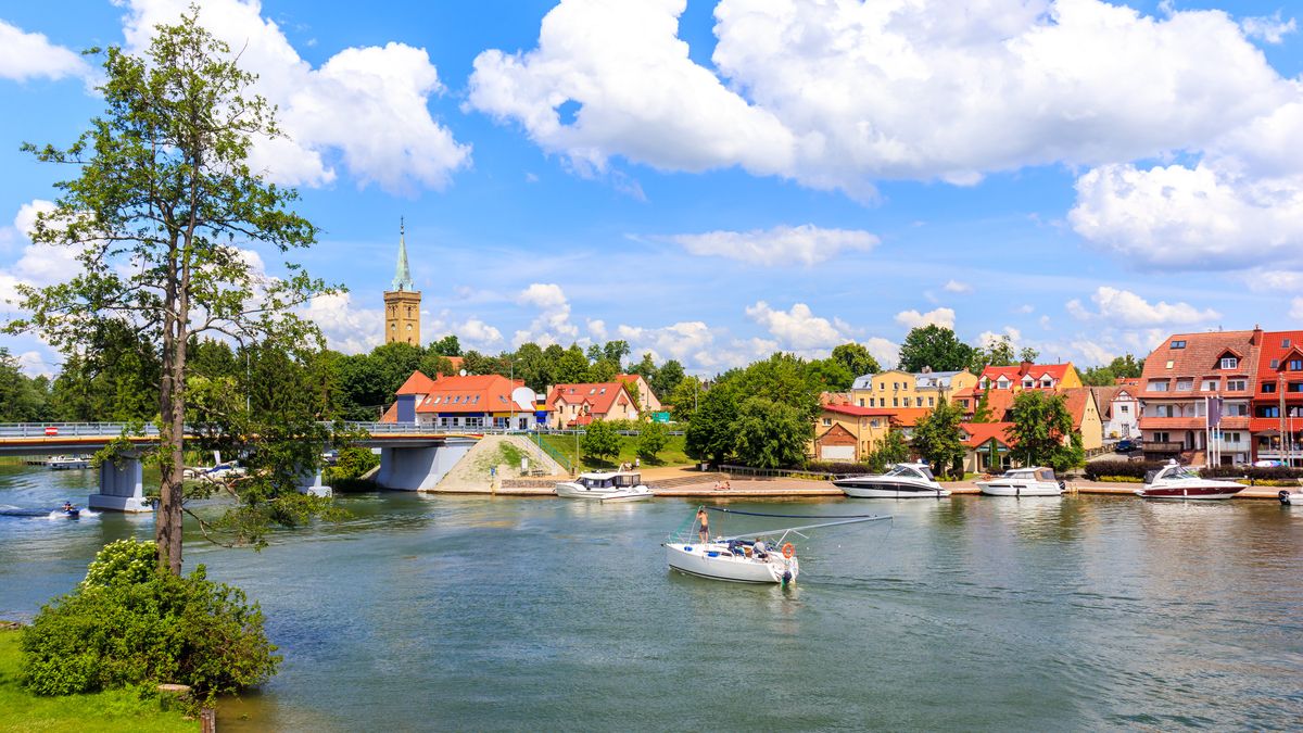 W Mikołajkach nie ma praktycznie wolnych miejsc noclegowych na długi weekend