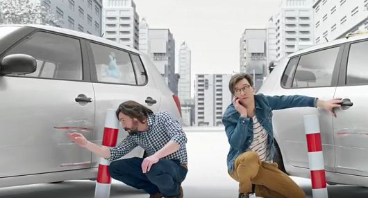 AXA w nowej kampanii promuje ubezpieczenia komunikacyjne