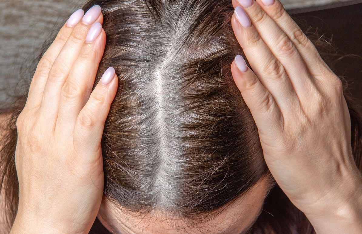 Poproś o "scandi hairline". Odrost nie będzie widoczny