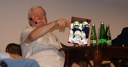 Droga maskotka Wałęsy. Internet kpi nie tylko z ceny